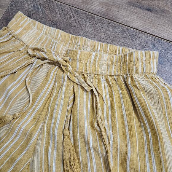 American Eagle Outfitters AEO Yellow Gold and White Striped Flowy Shorts XS - Picture 5 of 11